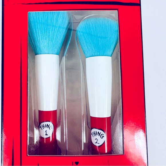 I Heart Revolution x Dr Seuss Face Brush Duo Thing 1 & Thing 2 NIB - Picture 4 of 6